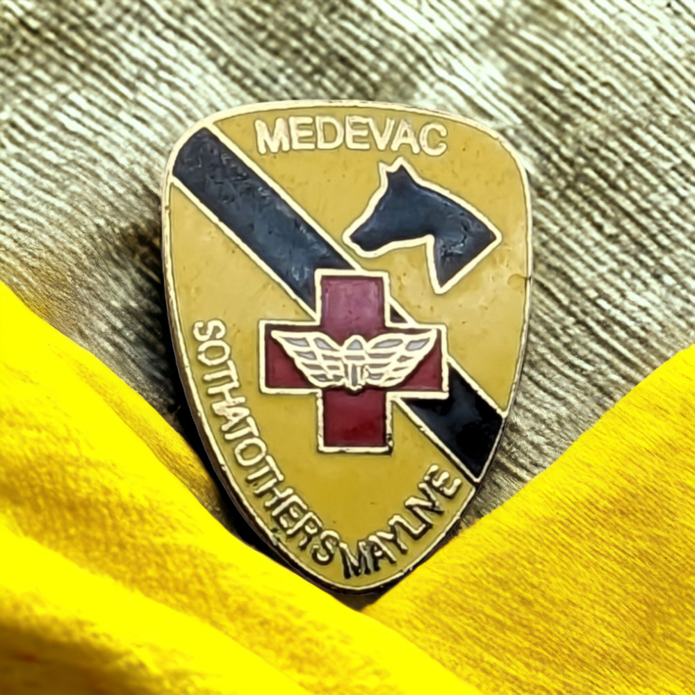 ARMY 1st Cavalry MEDEVAC So That Others May Live Shield Vtg Enamel Hat Lapel Pin